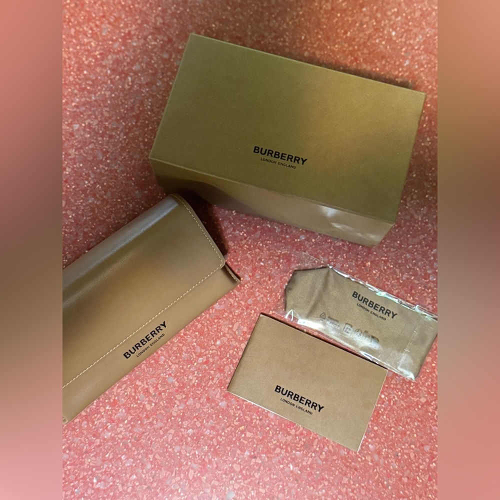 Burberry NEW Grey Gradient Sunglasses with Box, & Case - Picture 8 of 10